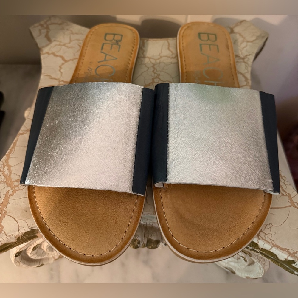 BEACHLIFE BY MATISSE Silver and Blue-Black Slide Sandals
